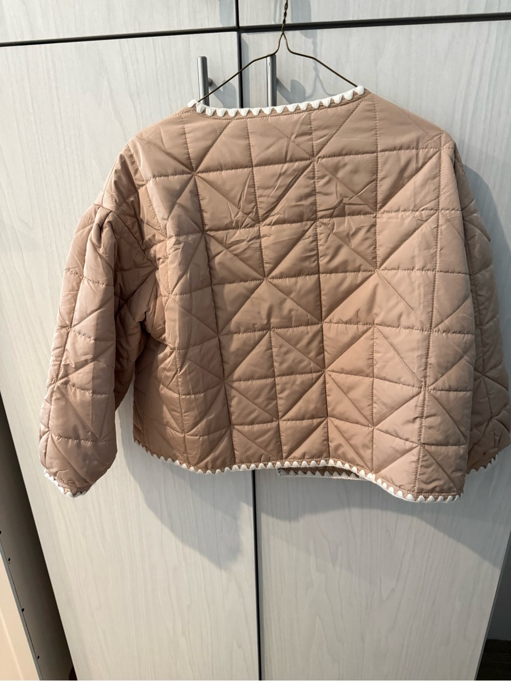 Women’s Cropped Amazon Quilted Tan Jacket with White Trim - Picture 2 of 2